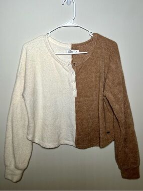 Hollister Two-Tone V-Neck Button-Front Sweater in Cream and Brown